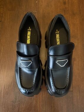 SHEIN Black Chunky Slip-On Loafers with Metal Badge